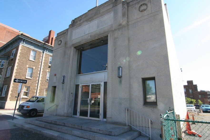 More Photos Of 242 State St, Hackensack Freestanding For Lease