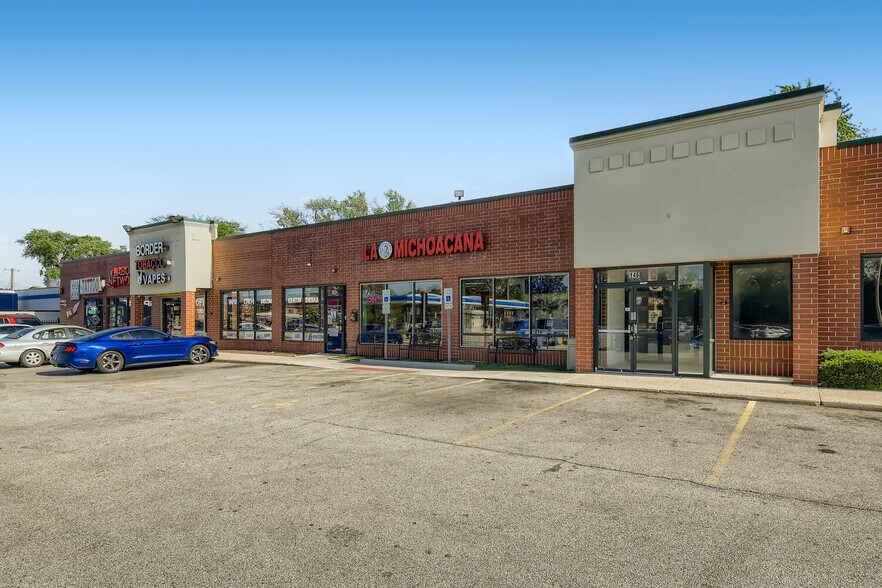More Photos Of 110-154 W Irving Park Blvd, Bensenville General Retail For Lease