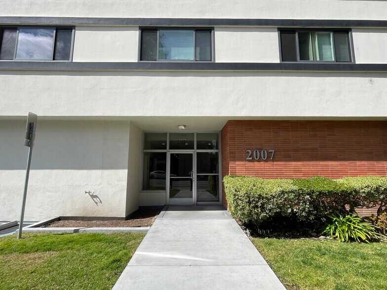 More Photos Of 2007 W Hedding St, San Jose Office For Lease