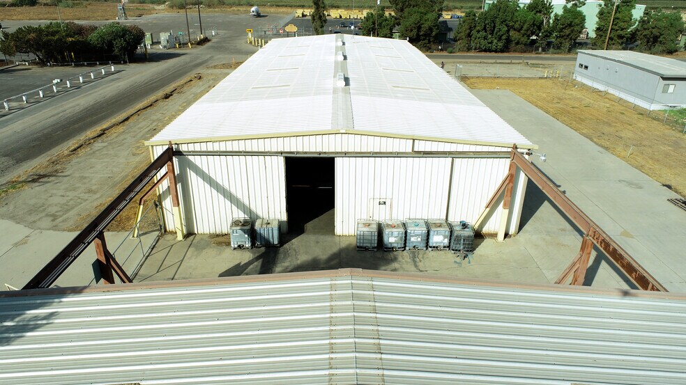 More Photos Of 43016 Road 68, Reedley Warehouse For Lease