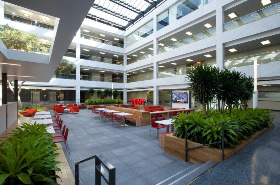 More Photos Of 11500 NW Ambassador Dr, Kansas City Office For Lease