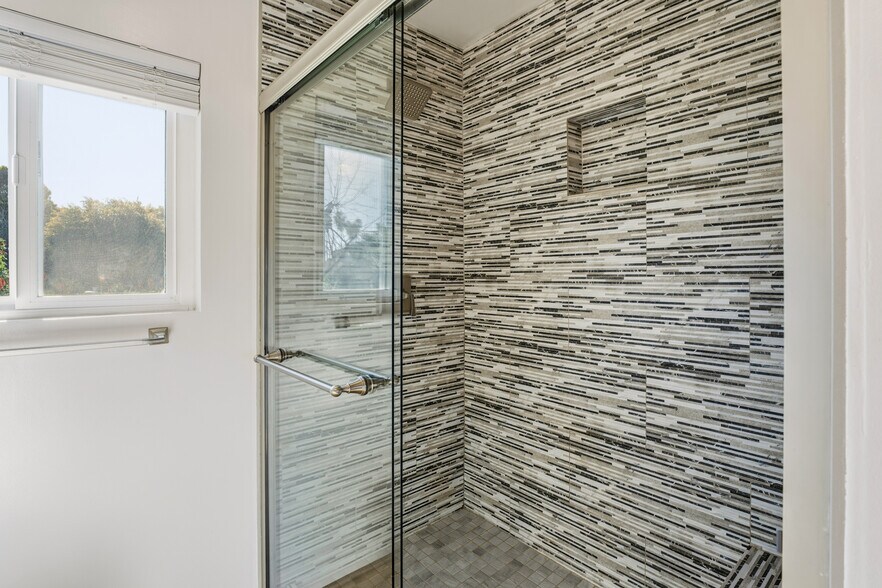 More Photos Of 2652 Jefferson St, Carlsbad Apartments For Sale