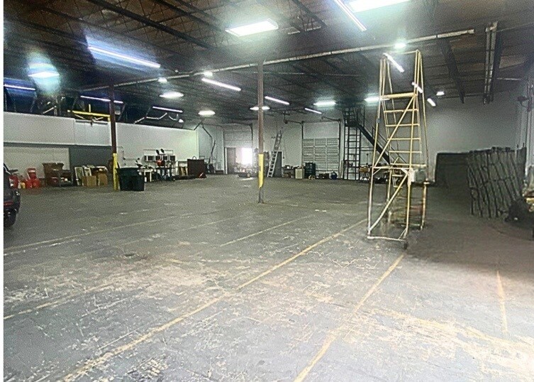More Photos Of 2601 75th St N, Saint Petersburg Industrial For Lease