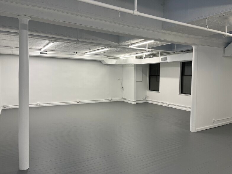 More Photos Of 277 Grand St, New York Storefront Retail Office For Lease
