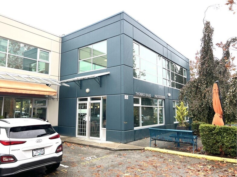 More Photos Of 998 Harbourside Dr, North Vancouver Showroom For Sale