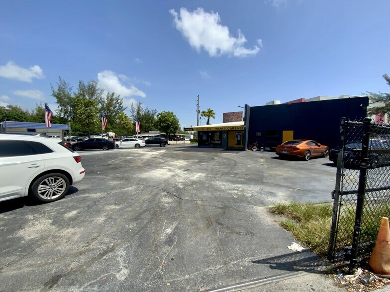 More Photos Of 15551 W Dixie Hwy, North Miami Beach Auto Dealership For Lease