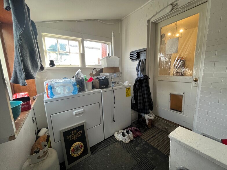 More Photos Of 2560 S Broadway, Denver Freestanding For Sale