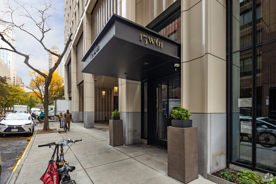 More Photos Of 1865 Broadway, New York Apartments For Lease