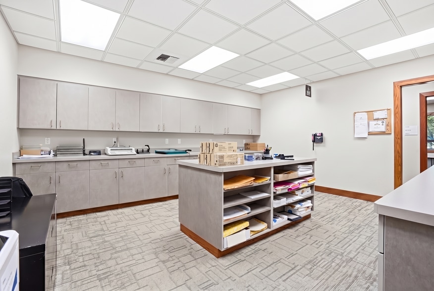 More Photos Of 801 N 39th Ave, Yakima Office For Sale