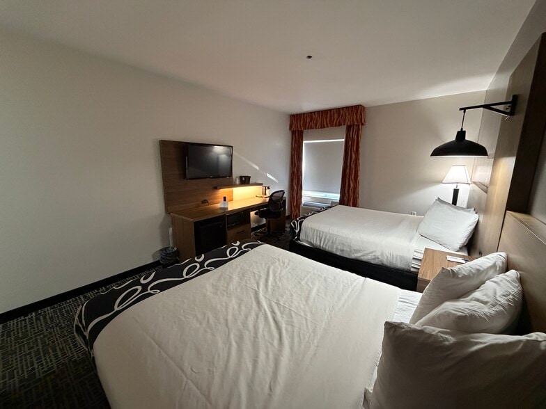 More Photos Of 6604 Londonderry Way, Union City Hotel For Sale