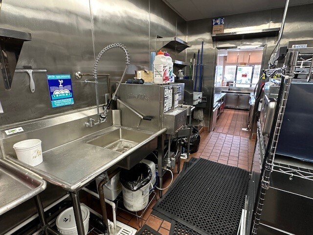 More Photos Of 11820-11830 Ventura Blvd, Studio City Restaurant For Lease
