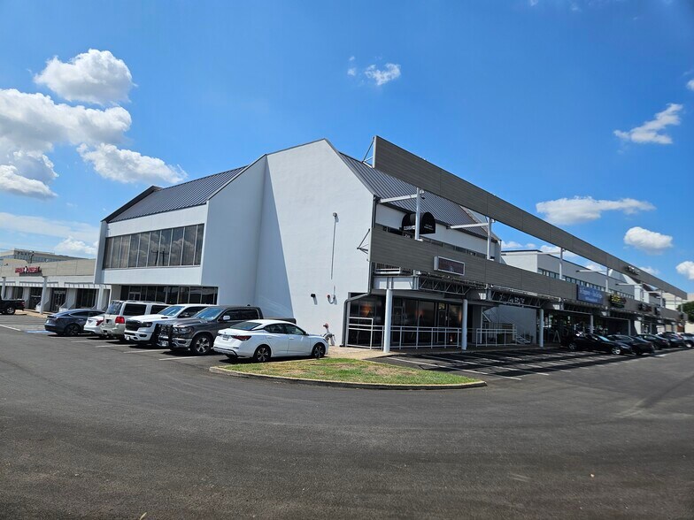 More Photos Of 8800-8856 Broadway St, San Antonio Unknown For Lease