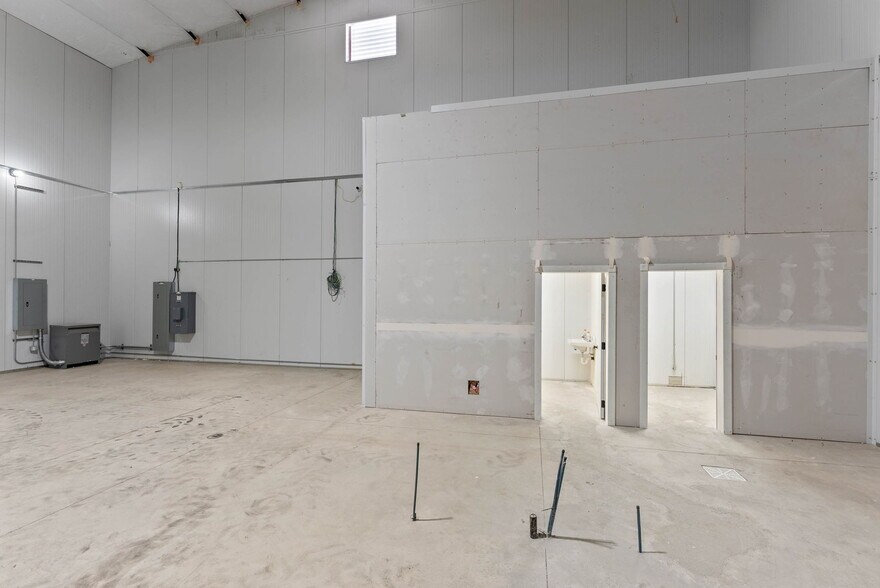 More Photos Of 7517 47th Ave, Spokane Warehouse For Lease