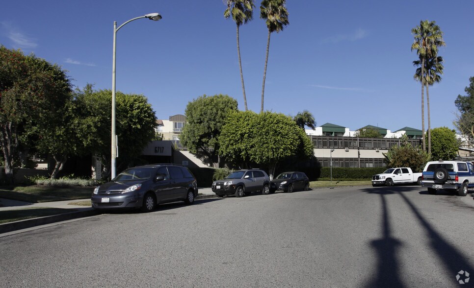 Primary Photo Of 6717 Wilkinson Ave, North Hollywood Apartments For Sale