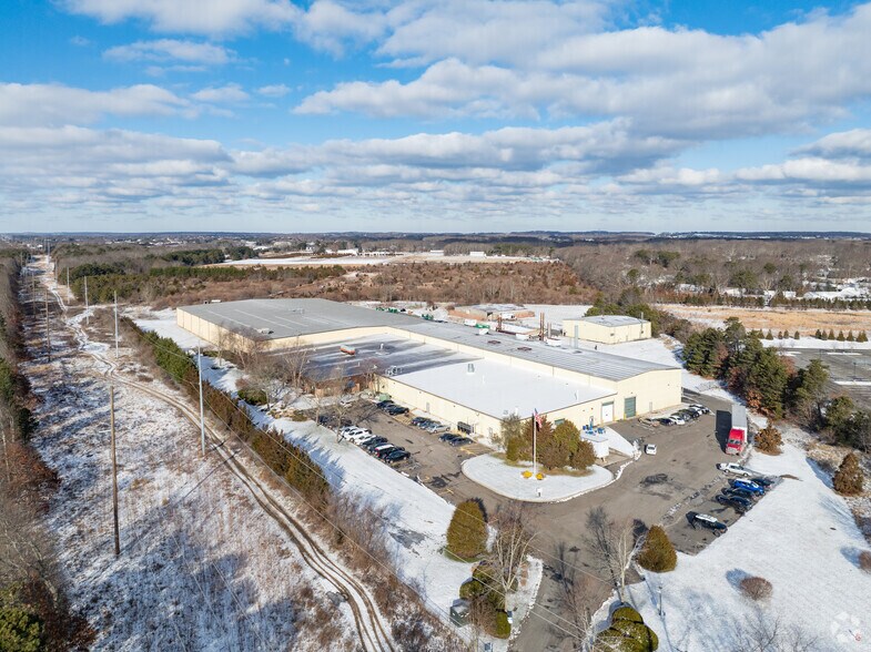 More Photos Of 1852 Old Country Rd, Riverhead Manufacturing For Sale