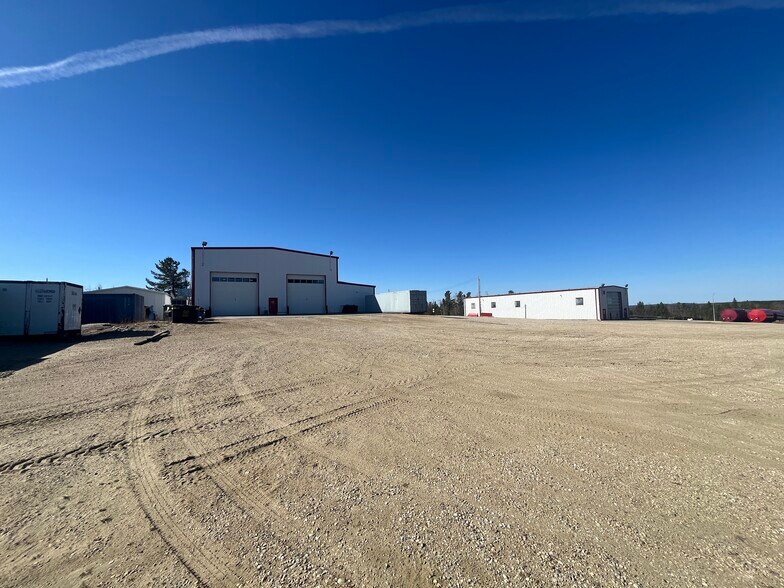 More Photos Of 5112 North Ave, Swan Hills Service For Sale