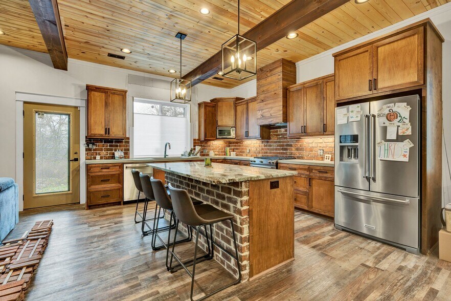 More Photos Of 1050 Whisperwood Trl NE, Cleveland Light Distribution For Sale