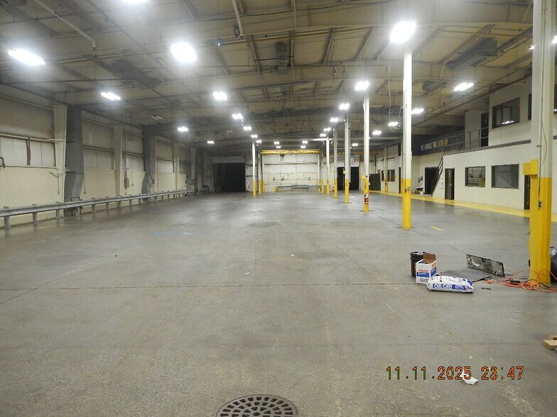 More Photos Of 2111 W Thompson Rd, Fenton Warehouse For Lease