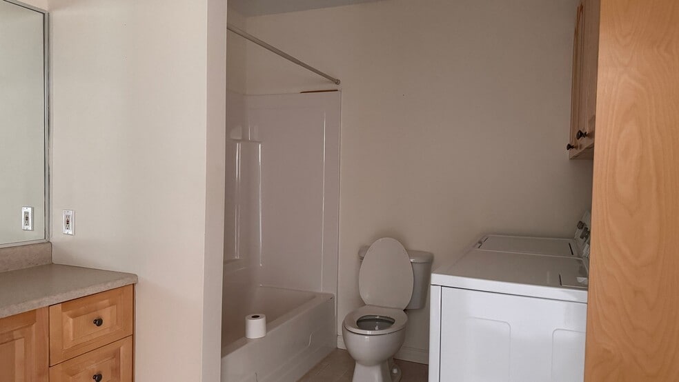 More Photos Of 292 South St, Blue Hill Office For Sale