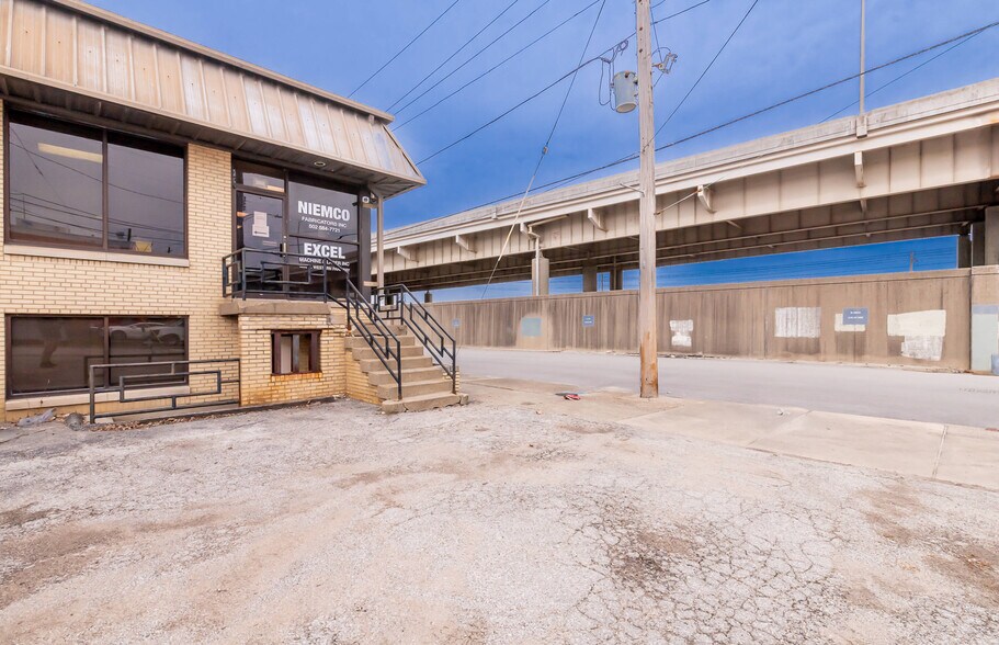 More Photos Of 1604 Northwestern Pky, Louisville Manufacturing For Sale