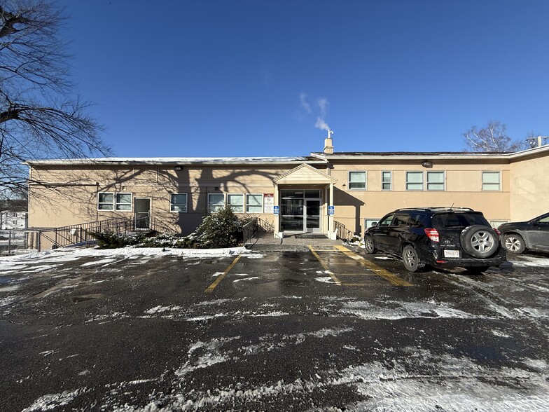 More Photos Of 121 Lincoln St, Worcester Healthcare For Lease