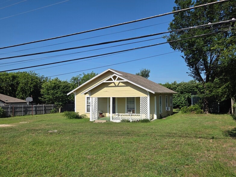 Primary Photo Of 531 N Main St, Joshua Office Residential For Sale