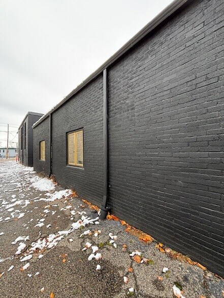 More Photos Of 124 N Main St, Three Rivers Freestanding For Sale