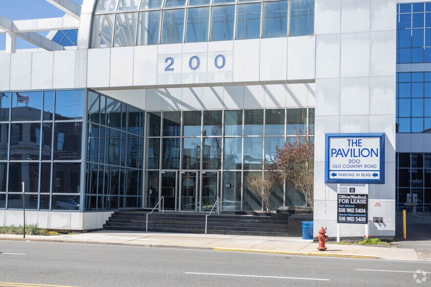 More Photos Of 200 Old Country Rd, Mineola Medical For Lease