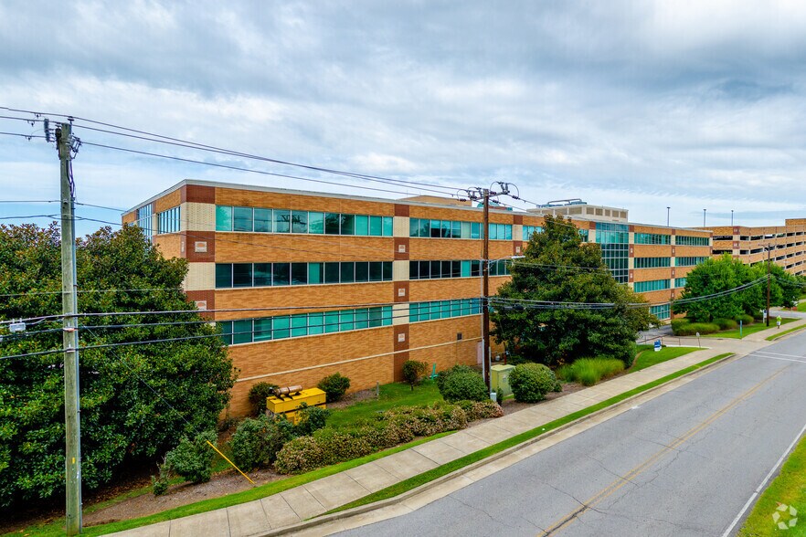 More Photos Of 300 Steam Plant Rd, Gallatin Medical For Lease