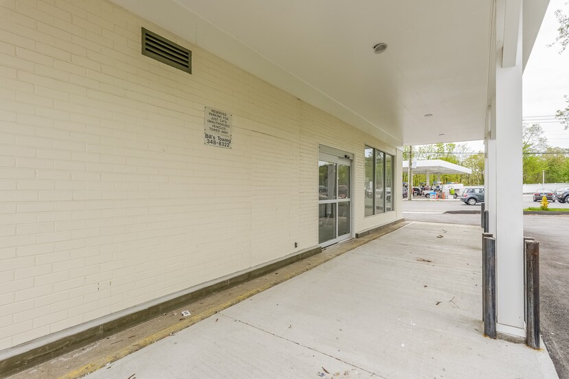 More Photos Of 1110 E Main St, Stamford Storefront Retail Office For Sale