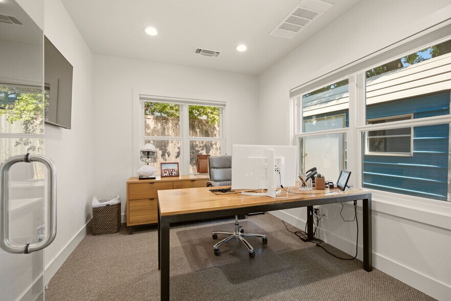 More Photos Of 7274 Elm St, Frisco Office For Sale