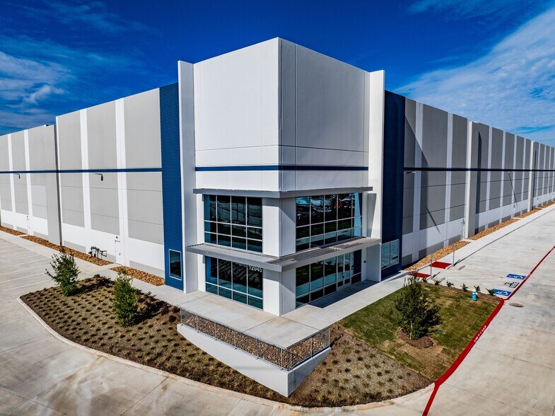 More Photos Of 12045 Wallisville Rd, Houston Distribution For Lease