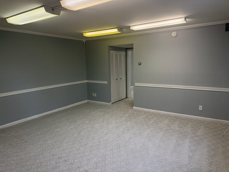 More Photos Of 1234 W Main St, Newark Apartments For Lease