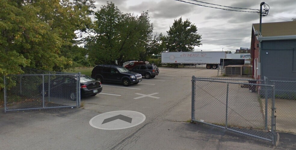 More Photos Of 35-41 E Hollis St, Nashua Freestanding For Lease