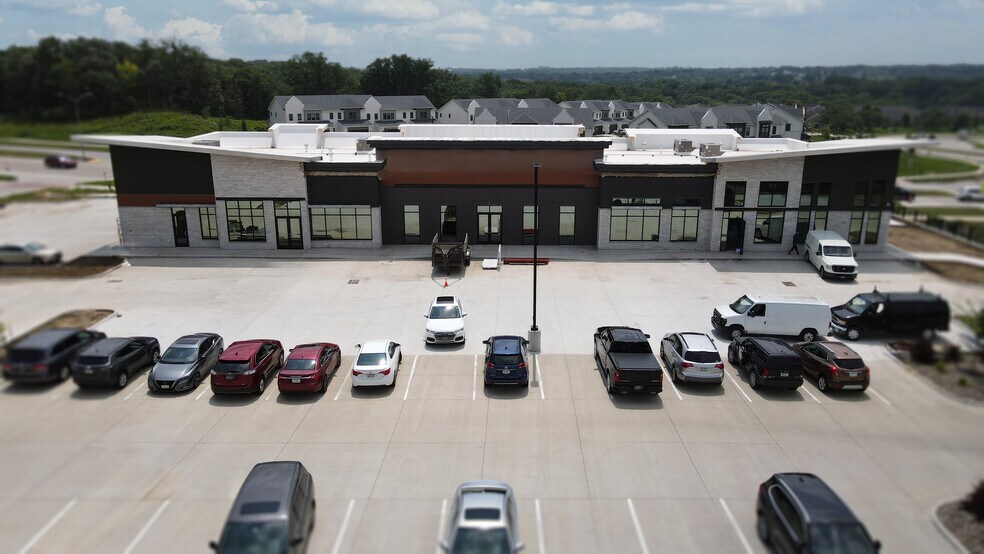 More Photos Of 14111 Douglas Pkwy, Urbandale Storefront Retail Office For Lease