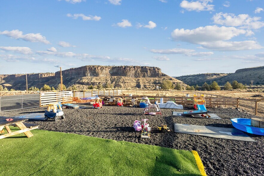 More Photos Of 13959 SW Commercial Loop Rd, Crooked River Ranch Restaurant For Sale