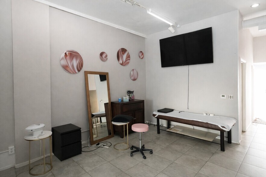 More Photos Of 317-319 S Robertson Blvd, Beverly Hills Office For Lease