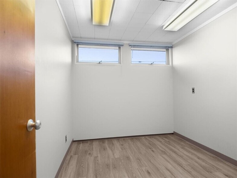 More Photos Of 5973 Walworth Rd, Ontario Medical For Sale