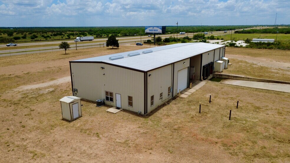 More Photos Of 13688 Interstate 35, Dilley Distribution For Sale