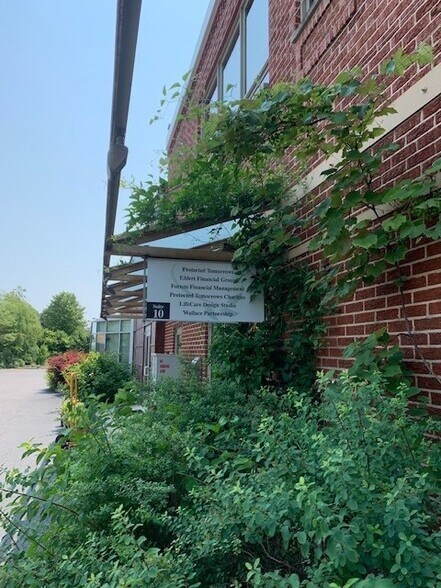 More Photos Of 103 Schelter Rd, Lincolnshire Loft Creative Space For Lease