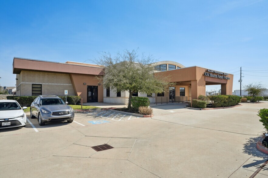 More Photos Of 11706 Fallbrook Dr, Houston Medical For Lease