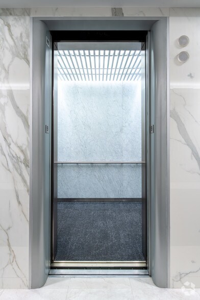 More Photos Of 321 N Clark St, Chicago Office For Lease