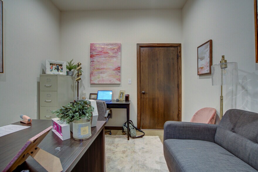 More Photos Of 1800 NE 135th St, Oklahoma City Office For Sale