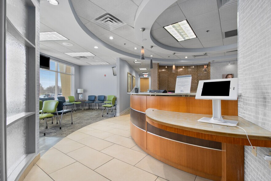 More Photos Of 200 City Hill Dr, London Medical For Sale