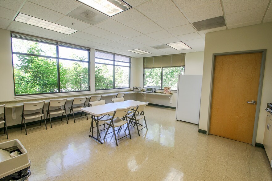 More Photos Of 7555 Falcon Crest Dr, Redmond Office Residential For Lease