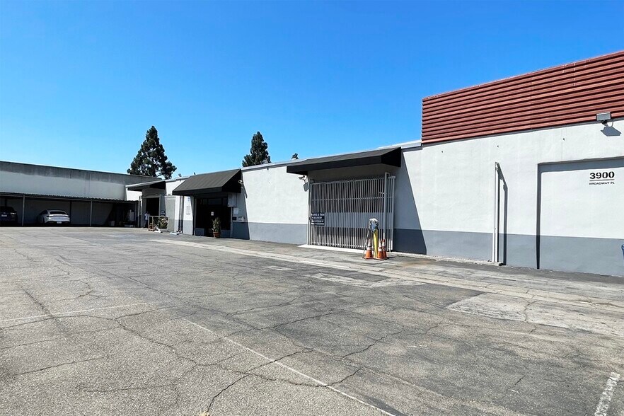 More Photos Of 3900-3912 S Broadway Pl, Los Angeles Manufacturing For Sale