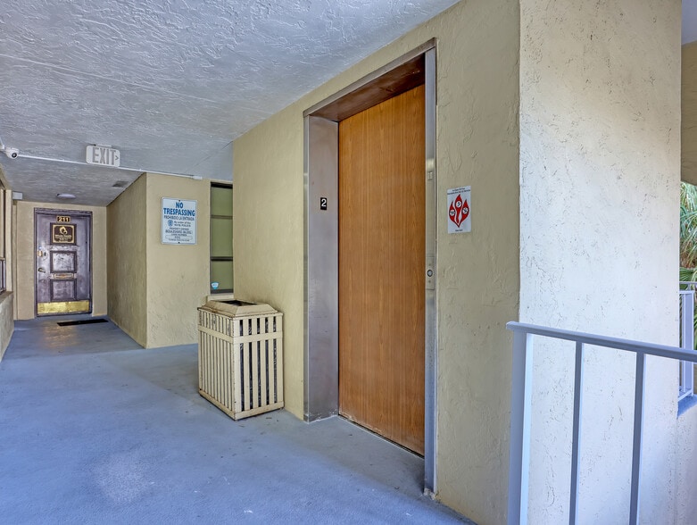 More Photos Of 1920 Palm Beach Lakes Blvd, West Palm Beach Medical For Sale