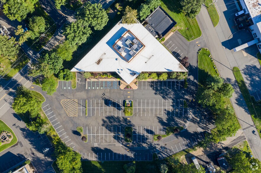 More Photos Of 6 Arrow Rd, Ramsey Office For Lease