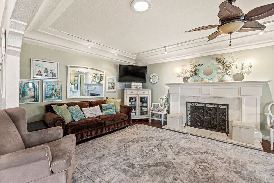 More Photos Of 906 E Commonwealth Ave, Fullerton Storefront For Sale