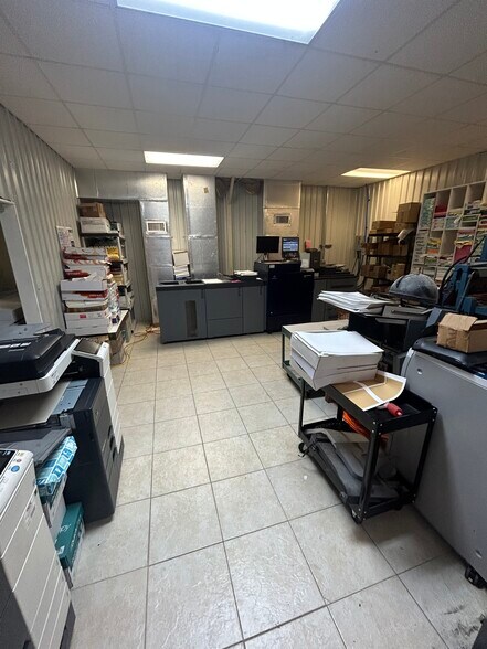 More Photos Of 205 N Mantor Ave, Titusville Light Distribution For Sale